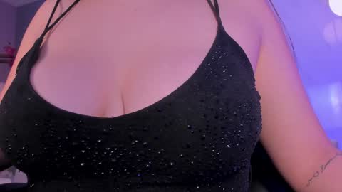 Snapshot of bellarosex1 chatting on January 15, 2025, 6:43 am Bella Rose online show from January 15, 2025, 6:43 am