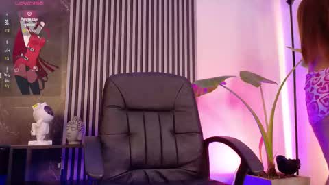 Snapshot of bellarouxx chatting on November 4, 2025, 12:04 pm Bella online show from November 4, 2025, 12:04 pm