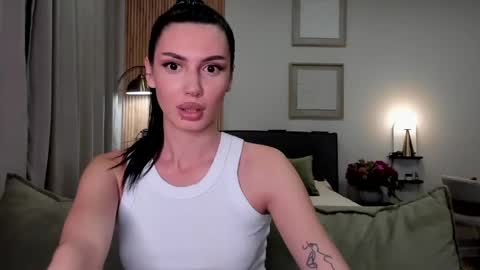 Bella online show from May 25, 2026, 9:10 pm