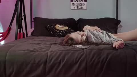 Bellaskeykeeper online show from February 10, 2026, 5:50 pm