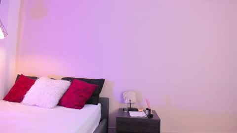 Bella Wild online show from March 2, 2026, 12:01 pm