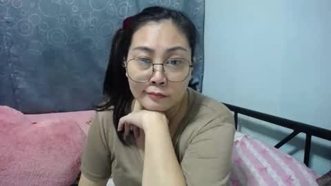 Bella online show from October 4, 2025, 8:29 pm