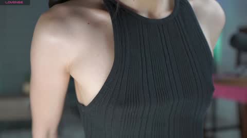 Belle Adrienne  IG  online show from December 8, 2024, 11:57 am