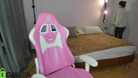 Belle online show from November 10, 2025, 1:04 am