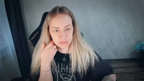 Your Annabelle Wolf  online show from May 25, 2026, 6:03 pm