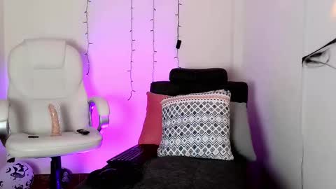 Snapshot of bellmontneon chatting on October 22, 2025, 11:32 am Neon online show from October 22, 2025, 11:32 am