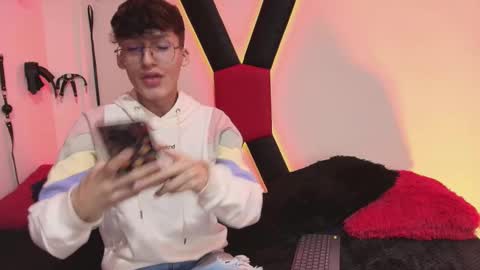 Snapshot of bellmontneon chatting on November 10, 2025, 11:20 am Neon online show from November 10, 2025, 11:20 am