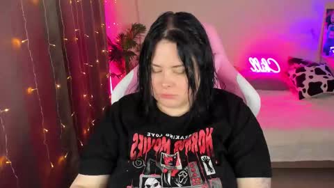 LinaBoo online show from November 1, 2025, 5:59 pm