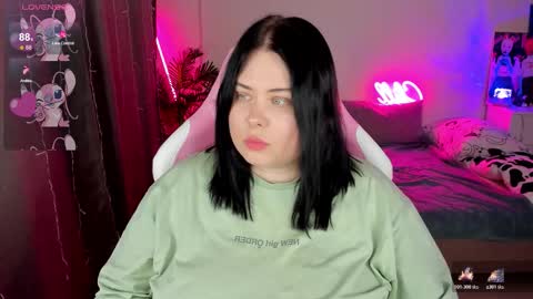 LinaBoo online show from November 19, 2025, 6:52 pm