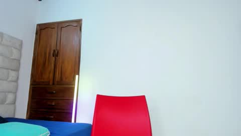    online show from November 27, 2025, 8:33 pm