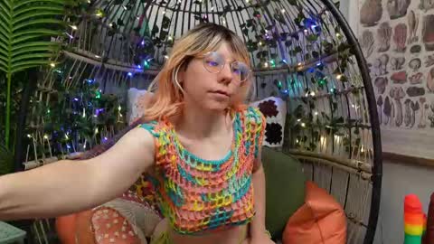 Willow online show from October 6, 2025, 12:02 pm