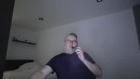 bengiles81 online show from April 26, 2026, 7:33 pm