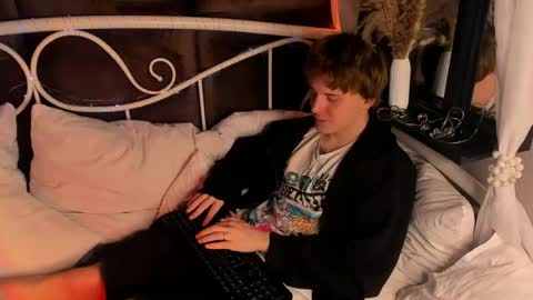 Snapshot of benjamin_harris chatting on May 28, 2026, 6:00 am Benjamin online show from May 28, 2026, 6:00 am