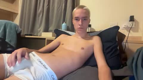 benji_j8 online show from November 9, 2025, 10:19 pm