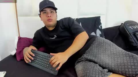 Snapshot of bennett_alejoo chatting on September 16, 2025, 5:03 pm bennett_alejoo online show from September 16, 2025, 5:03 pm