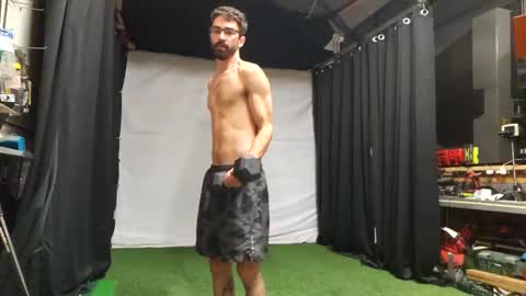 benny_boy95 online show from September 8, 2025, 2:16 pm