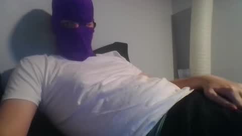 Snapshot of bennybueno chatting on April 3, 2026, 3:37 am bennybueno online show from April 3, 2026, 3:37 am