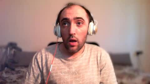 Snapshot of bentish chatting on July 15, 2026, 4:23 pm bentish online show from July 15, 2026, 4:23 pm