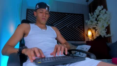 bento_fox online show from October 21, 2025, 4:13 am