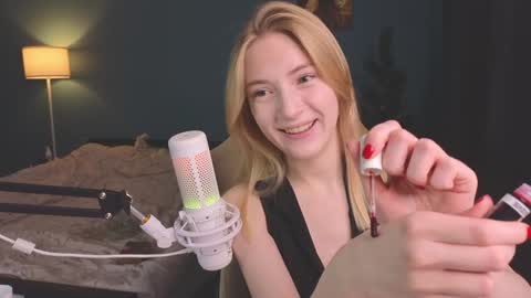 Snapshot of benty_bunny chatting on December 26, 2024, 6:43 pm Alice online show from December 26, 2024, 6:43 pm