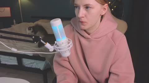 Snapshot of benty_bunny chatting on January 6, 2025, 7:24 pm Alice online show from January 6, 2025, 7:24 pm