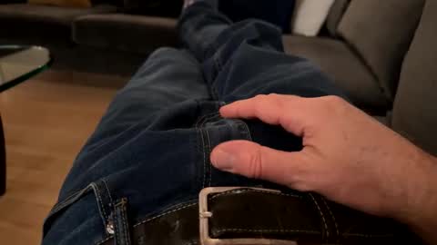 benz10001 online show from February 25, 2026, 1:15 am