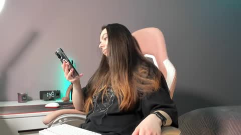 Snapshot of beriesniks chatting on March 9, 2025, 6:43 pm BeriesNiks online show from March 9, 2025, 6:43 pm