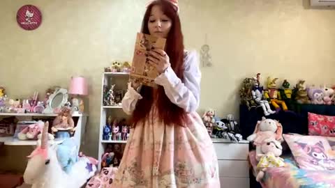 Eva  online show from April 19, 2026, 8:57 am