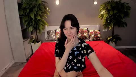 Violette online show from November 4, 2025, 6:56 am