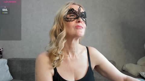 Snapshot of best__angelica chatting on November 1, 2025, 1:13 pm best__angelica online show from November 1, 2025, 1:13 pm