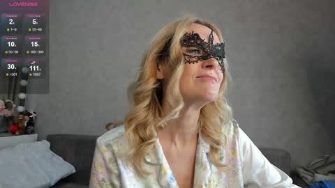 Snapshot of best__angelica chatting on November 10, 2025, 5:01 pm best__angelica online show from November 10, 2025, 5:01 pm