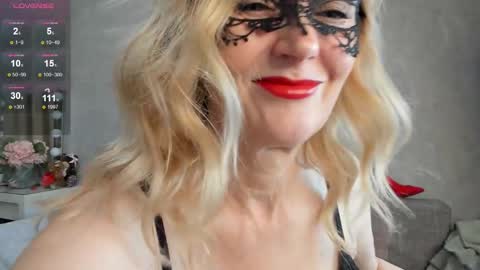 Snapshot of best__angelica chatting on November 17, 2025, 9:26 am best__angelica online show from November 17, 2025, 9:26 am