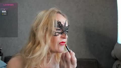 Snapshot of best__angelica chatting on November 27, 2025, 8:38 am best__angelica online show from November 27, 2025, 8:38 am