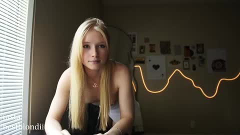 Snapshot of bestblondiiecb chatting on March 3, 2025, 8:54 pm Chloe Next stream on Friday online show from March 3, 2025, 8:54 pm