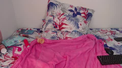 Snapshot of bethany__bigtits4 chatting on December 23, 2024, 7:06 am Bethany bigtits4s room online show from December 23, 2024, 7:06 am