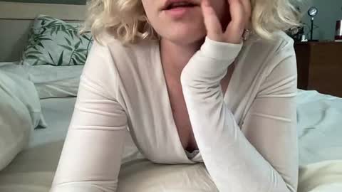 Snapshot of betteketty chatting on July 16, 2026, 8:42 am Bette online show from July 16, 2026, 8:42 am