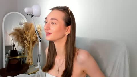 Snapshot of betty_watts chatting on June 18, 2026, 1:17 am Kelly online show from June 18, 2026, 1:17 am
