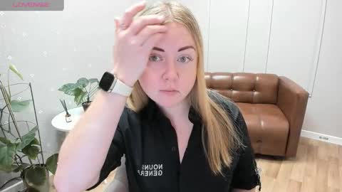 Mila Sweet online show from November 28, 2025, 4:59 am