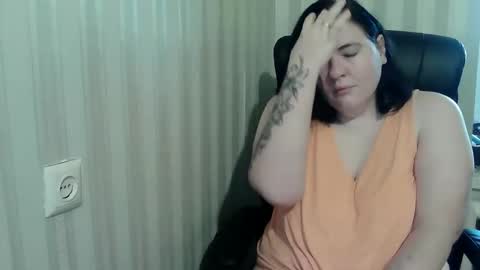 BeverlyPhyllis online show from November 10, 2025, 11:53 am