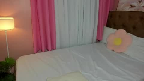 bhillrhey121103 online show from April 17, 2026, 10:13 pm