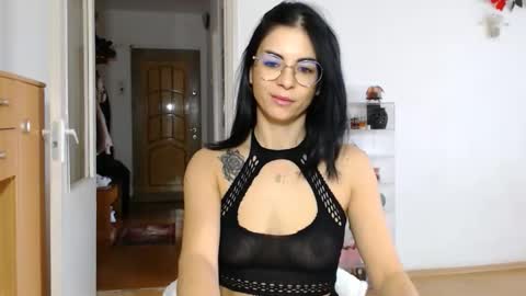 innasugarwild online show from October 4, 2025, 11:08 am