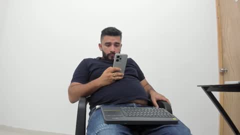 Snapshot of big_dad69 chatting on October 24, 2025, 1:13 am Tommy online show from October 24, 2025, 1:13 am