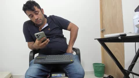 Snapshot of big_dad69 chatting on November 30, 2025, 7:40 pm Tommy online show from November 30, 2025, 7:40 pm