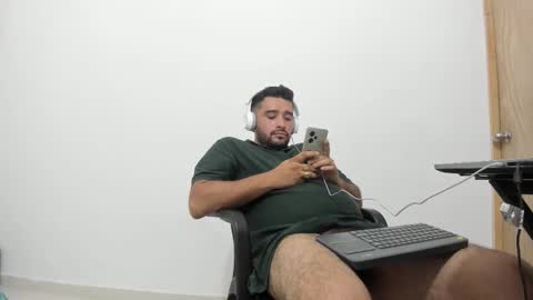 Snapshot of big_dad69 chatting on December 18, 2025, 1:00 am Tommy online show from December 18, 2025, 1:00 am