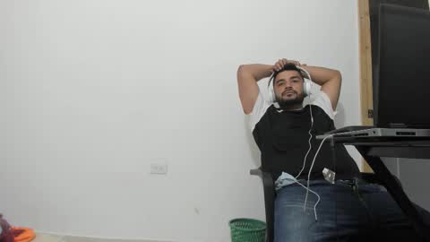 Snapshot of big_dad69 chatting on December 19, 2025, 8:54 am Tommy online show from December 19, 2025, 8:54 am