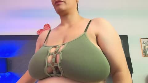 Snapshot of big_tits_in_your_face chatting on December 28, 2024, 10:55 pm Tell me Sophia online show from December 28, 2024, 10:55 pm