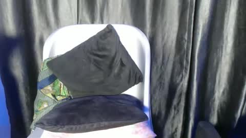 Snapshot of bigass_chocolate chatting on October 18, 2025, 11:16 pm bella online show from October 18, 2025, 11:16 pm