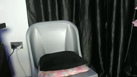 Snapshot of bigass_chocolate chatting on November 10, 2025, 8:41 pm bella online show from November 10, 2025, 8:41 pm