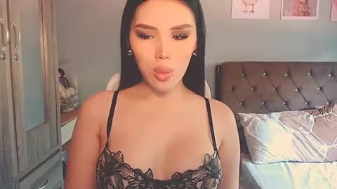 Mia online show from March 24, 2026, 4:50 am