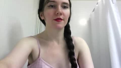 Isabella online show from September 16, 2025, 8:32 pm